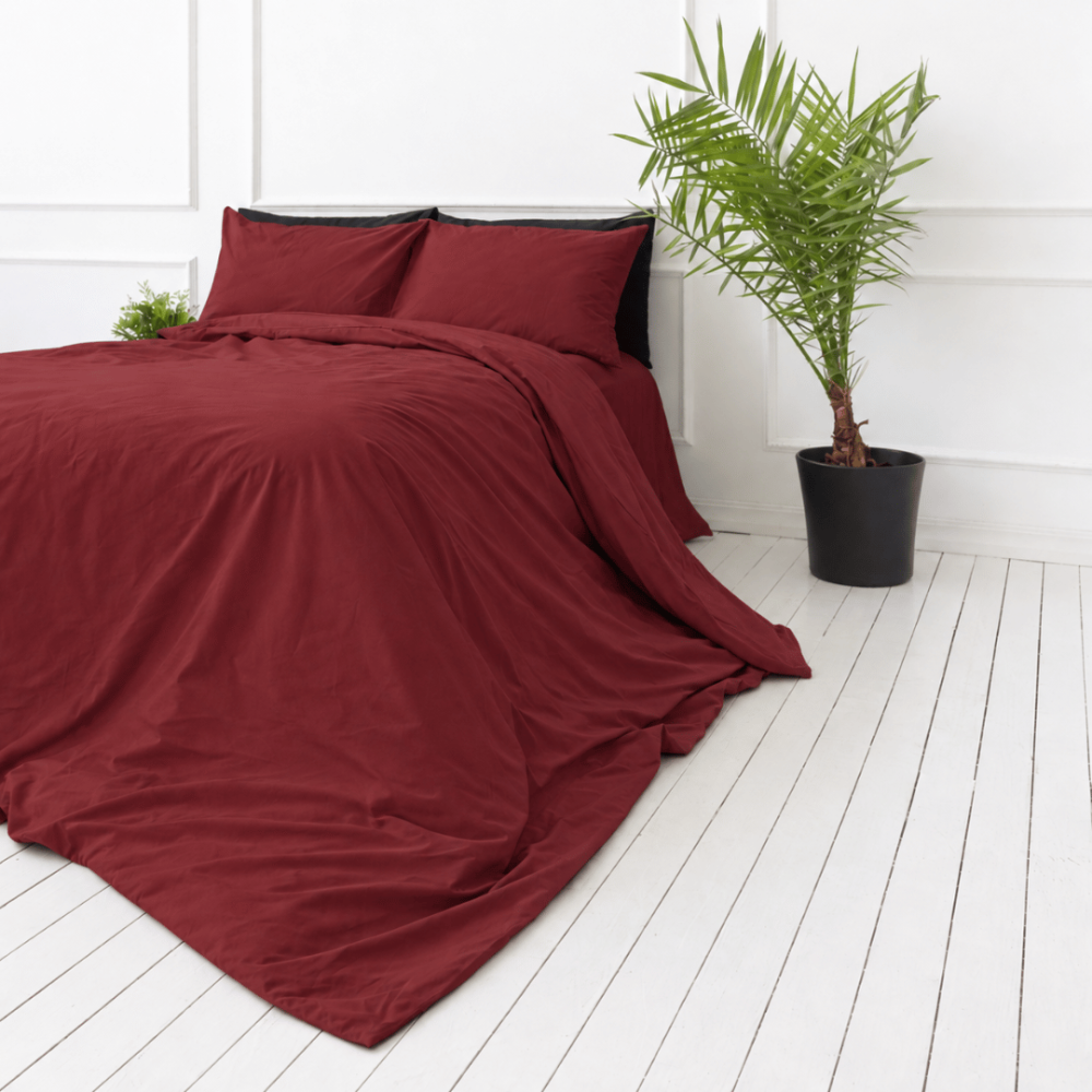Perkal Bettwäsche „Sun-dried Tomato Percale“. Bettwäsche 150x200, 135/140x200 cm, 155x220 cm, 160x200 cm, 180x200 cm, 200x200 cm, 200x220 cm, 220x240 cm. Deckenbezug in kräftigem rot ohne dekorative elemente. Perkal Bettwäsche „Sun-dried Tomato Percale“. Bettwäsche 150x200, 135/140x200 cm, 155x220 cm, 160x200 cm, 180x200 cm, 200x200 cm, 200x220 cm, 220x240 cm. Deckenbezug in kräftigem rot ohne dekorative elemente.