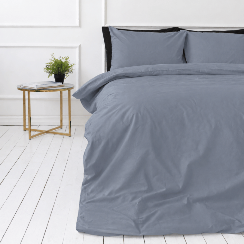 Perkal Bettwäsche „Tradewinds Percale“. Bettwäsche 150x200, 135/140x200 cm, 155x220 cm, 160x200 cm, 180x200 cm, 200x200 cm, 200x220 cm, 220x240 cm. Bettwäsche in dezentem blau mit sanftem graustich. Perkal Bettwäsche „Tradewinds Percale“. Bettwäsche 150x200, 135/140x200 cm, 155x220 cm, 160x200 cm, 180x200 cm, 200x200 cm, 200x220 cm, 220x240 cm. Bettwäsche in dezentem blau mit sanftem graustich.