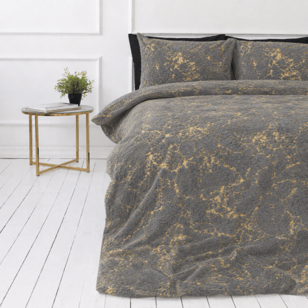 Plüsch Bettwäsche "Minky Gilded Grey". Plüsch Bettwäsche, 200x220 cm. Dunkelgraue bettwäsche mit unregelmäßig verlaufenden goldenen marmoreffekten.