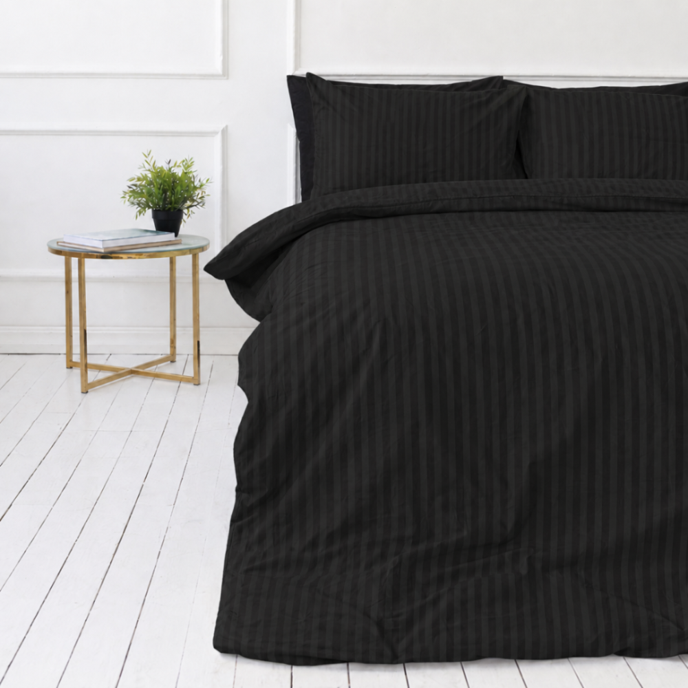 Premium satin bettwäsche set "Black Stripe Sateen“. Mako Satin Bettwäsche, 135/140x200 cm, 200x200 cm. Baumwoll-set in schwarz mit feinen streifen. Premium satin bettwäsche set "Black Stripe Sateen“. Mako Satin Bettwäsche, 135/140x200 cm, 200x200 cm. Baumwoll-set in schwarz mit feinen streifen.