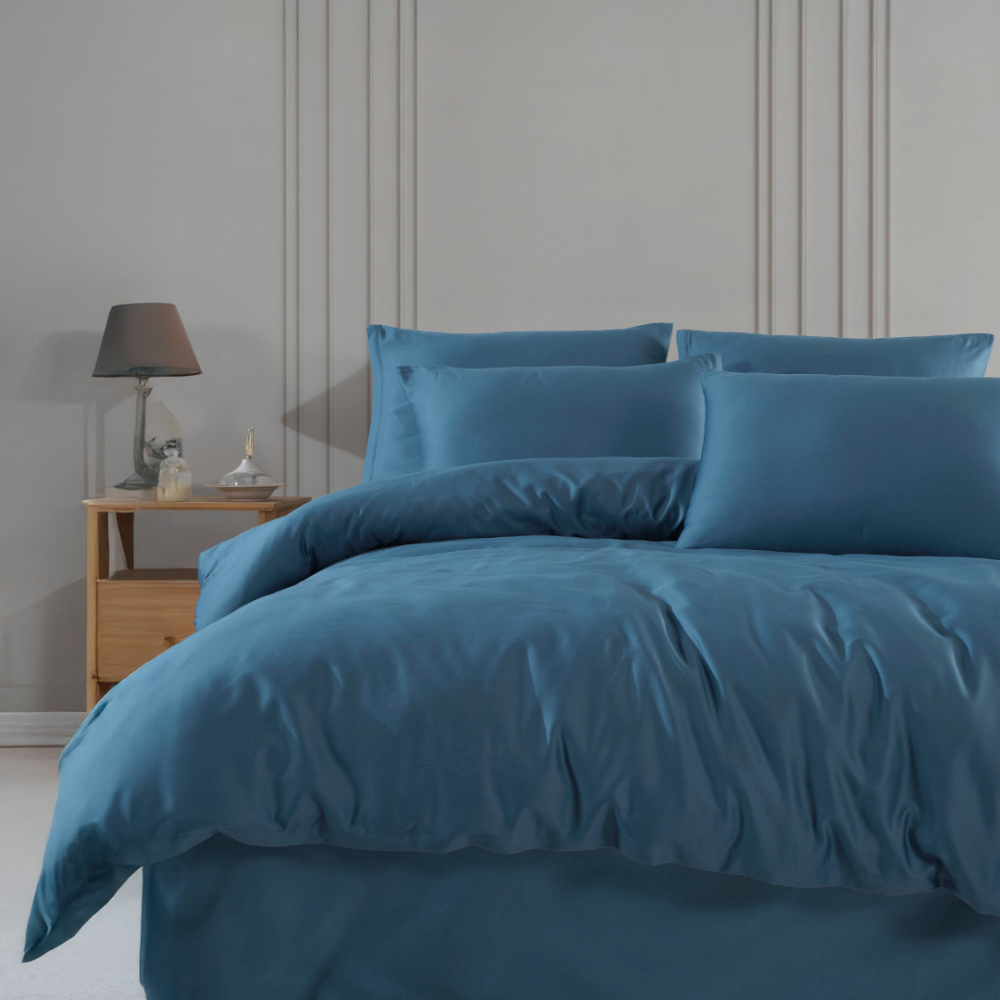Premium satin bettwäsche set "Blue stone". Bettwäsche aus Satin, 135/140x200 cm, 200x200 cm, 200x220 cm. Weiches blauer bettwäscheset, der eine ruhige und entspannende atmosphäre für einen friedlichen schlaf bietet.