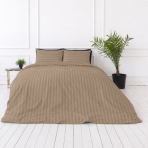 Premium satin bettwäsche set "Brandy Stripe Sateen". Bettwäsche 150x200, 135/140x200 cm, 150x200 cm, 155/160x200 cm, 180x200 cm, 200x200 cm, 200x220 cm, 220x240 cm. Braune bettwäsche mit zartem tonigem streifeneffekt
