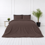 Premium satin bettwäsche set "Brown Stripe Sateen". Mako Satin Bettwäsche, 135/140x200 cm, 155x220 cm, 160x200 cm, 180x200 cm, 200x200 cm, 200x220 cm, 220x240 cm. Kissenbezüge in dunklem braun mit querstreifen.