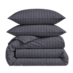 Premium satin bettwäsche set "Dark Grey Stripe Sateen". Mako Satin Bettwäsche, 135/140x200 cm, 155x220 cm, 160x200 cm, 180x200 cm, 200x200 cm, 200x220 cm, 220x240 cm. Bettwäsche-garnitur in dunkelgrau mit feinem streifendesign. Premium satin bettwäsche set "Dark Grey Stripe Sateen". Mako Satin Bettwäsche, 135/140x200 cm, 155x220 cm, 160x200 cm, 180x200 cm, 200x200 cm, 200x220 cm, 220x240 cm. Bettwäsche-garnitur in dunkelgrau mit feinem streifendesign.