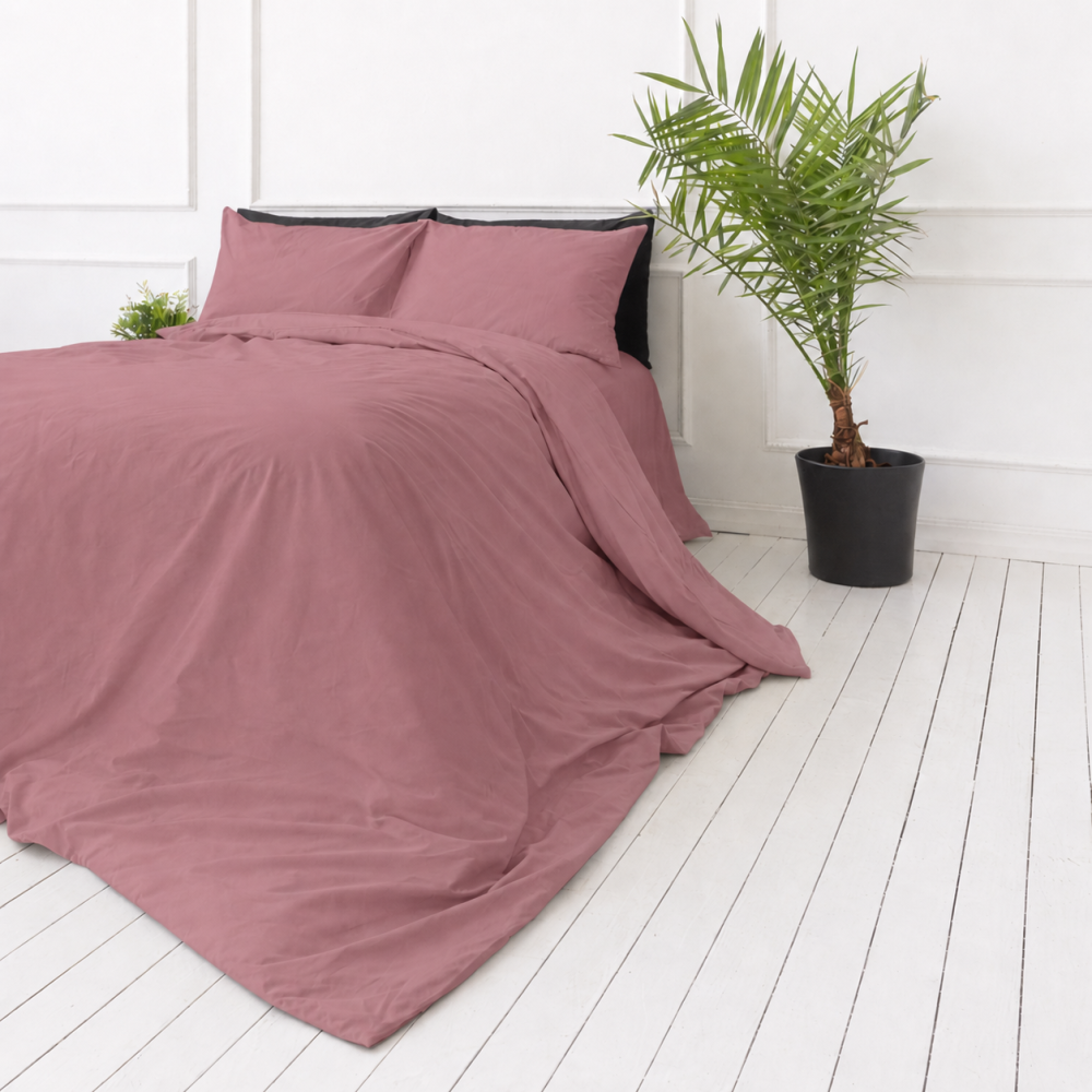 Premium satin bettwäsche set "Grape sateen". Bettwäsche 150x200, 135/140x200 cm, 150x200 cm, 155/160x200 cm, 180x200 cm, 200x200 cm, 200x220 cm, 220x240 cm. Einfärbiges bettwäsche-set in sanftem rosaton mit ruhigem design Premium satin bettwäsche set "Grape sateen". Bettwäsche 150x200, 135/140x200 cm, 150x200 cm, 155/160x200 cm, 180x200 cm, 200x200 cm, 200x220 cm, 220x240 cm. Einfärbiges bettwäsche-set in sanftem rosaton mit ruhigem design