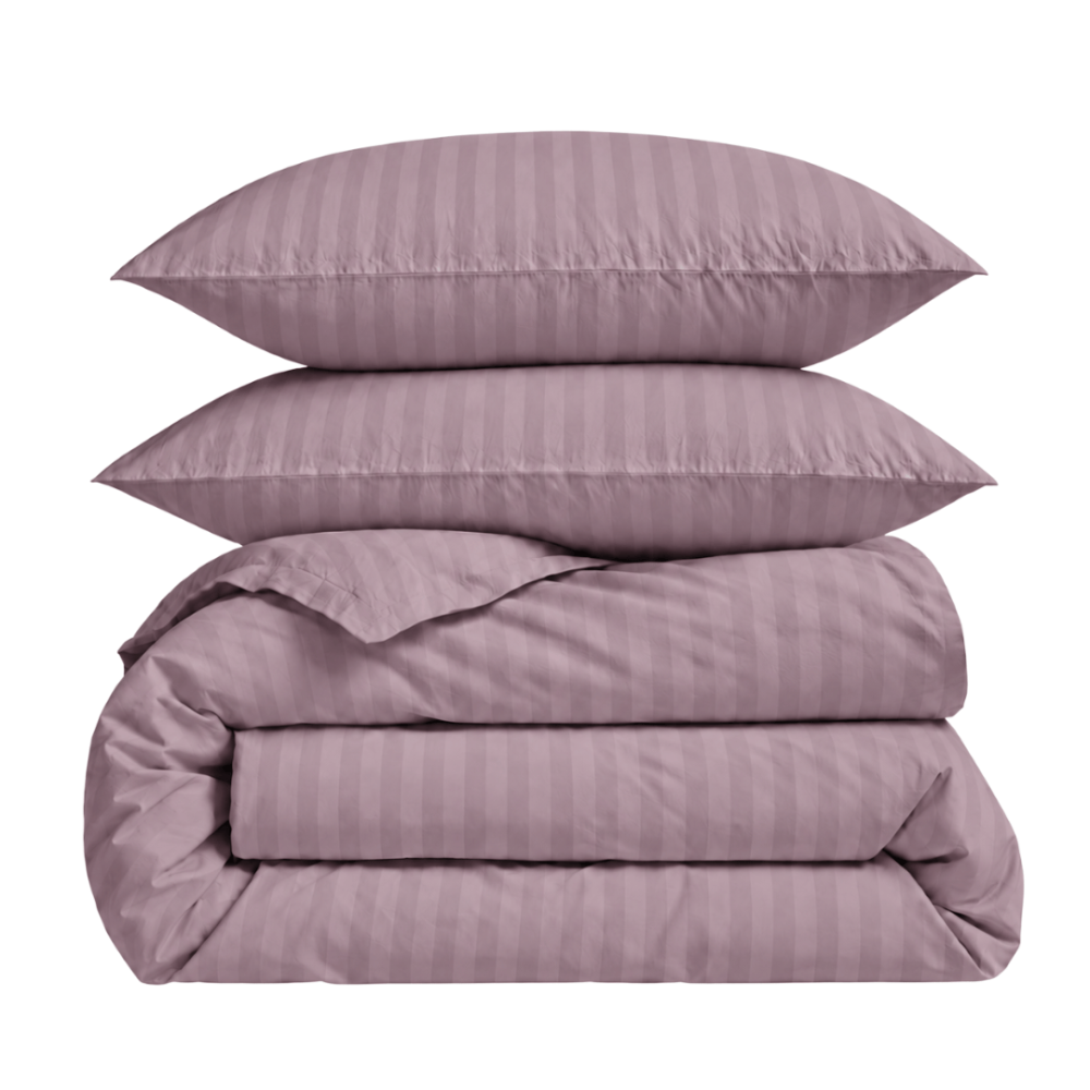 Premium satin bettwäsche set "Grape Stripe Sateen". Mako Satin Bettwäsche, 135/140x200 cm, 155x220 cm, 160x200 cm, 180x200 cm, 200x200 cm, 200x220 cm, 220x240 cm. Bettwäsche-garnitur in dezentem rosaviolett mit feinem streifenmuster. Premium satin bettwäsche set "Grape Stripe Sateen". Mako Satin Bettwäsche, 135/140x200 cm, 155x220 cm, 160x200 cm, 180x200 cm, 200x200 cm, 200x220 cm, 220x240 cm. Bettwäsche-garnitur in dezentem rosaviolett mit feinem streifenmuster.