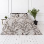 Satin bettwäsche set "Painting Sand". Bettwäsche 150x200, 135/140x200 cm, 150x200 cm, 155/160x200 cm, 180x200 cm, 200x200 cm, 200x220 cm, 220x240 cm. Bettwäsche in neutralen sandtönen mit großflächigen braunen blattsilhouetten. Satin bettwäsche set "Painting Sand". Bettwäsche 150x200, 135/140x200 cm, 150x200 cm, 155/160x200 cm, 180x200 cm, 200x200 cm, 200x220 cm, 220x240 cm. Bettwäsche in neutralen sandtönen mit großflächigen braunen blattsilhouetten.