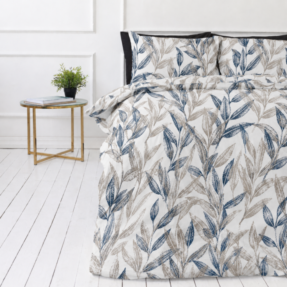 Satin bettwäsche set "Painting". Bettwäsche 150x200, 135/140x200 cm, 150x200 cm, 155/160x200 cm, 180x200 cm, 200x200 cm, 200x220 cm, 220x240 cm. Helles bettwäsche-set mit blauen und beigen blättern im botanischen stil Satin bettwäsche set "Painting". Bettwäsche 150x200, 135/140x200 cm, 150x200 cm, 155/160x200 cm, 180x200 cm, 200x200 cm, 200x220 cm, 220x240 cm. Helles bettwäsche-set mit blauen und beigen blättern im botanischen stil