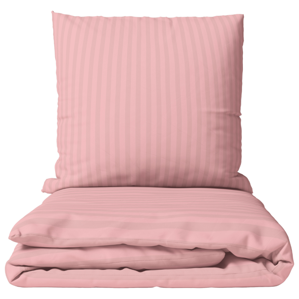 Premium satin bettwäsche set "Seashell Pink Stripe Sateen". Mako Satin Bettwäsche, 135/140x200 cm, 150x200 cm, 155/160x200 cm, 180x200 cm, 200x200 cm, 200x220 cm, 220x240 cm. Rosé-korallenfarbig gestreiftes bettwäsche-set in einem sanften schlafzimmer Premium satin bettwäsche set "Seashell Pink Stripe Sateen". Mako Satin Bettwäsche, 135/140x200 cm, 150x200 cm, 155/160x200 cm, 180x200 cm, 200x200 cm, 200x220 cm, 220x240 cm. Rosé-korallenfarbig gestreiftes bettwäsche-set in einem sanften schlafzimmer