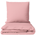Premium satin bettwäsche set "Seashell Pink Stripe Sateen". Mako Satin Bettwäsche, 135/140x200 cm, 150x200 cm, 155/160x200 cm, 180x200 cm, 200x200 cm, 200x220 cm, 220x240 cm. Rosé-korallenfarbig gestreiftes bettwäsche-set in einem sanften schlafzimmer Premium satin bettwäsche set "Seashell Pink Stripe Sateen". Mako Satin Bettwäsche, 135/140x200 cm, 150x200 cm, 155/160x200 cm, 180x200 cm, 200x200 cm, 200x220 cm, 220x240 cm. Rosé-korallenfarbig gestreiftes bettwäsche-set in einem sanften schlafzimmer