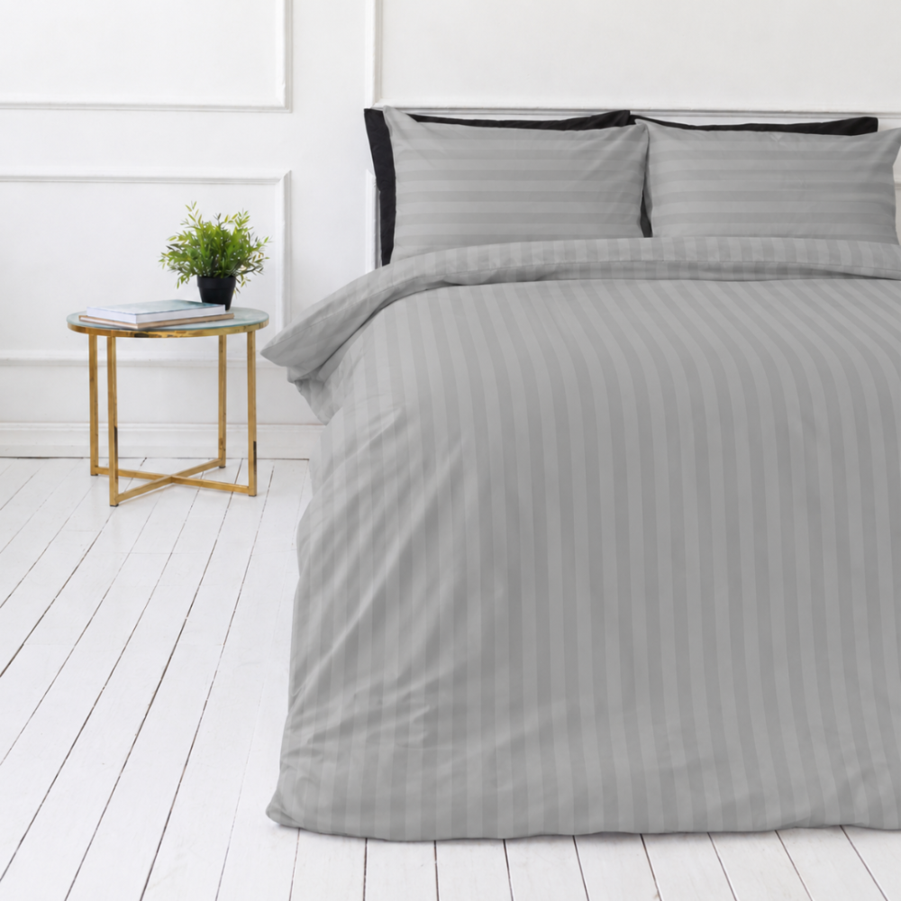 Premium satin bettwäsche set "Silver Stripe Sateen". Bettwäsche 150x200, 135/140x200 cm, 150x200 cm, 155/160x200 cm, 180x200 cm, 200x200 cm, 200x220 cm, 220x240 cm. Graue streifenbettwäsche mit sanftem satinlook