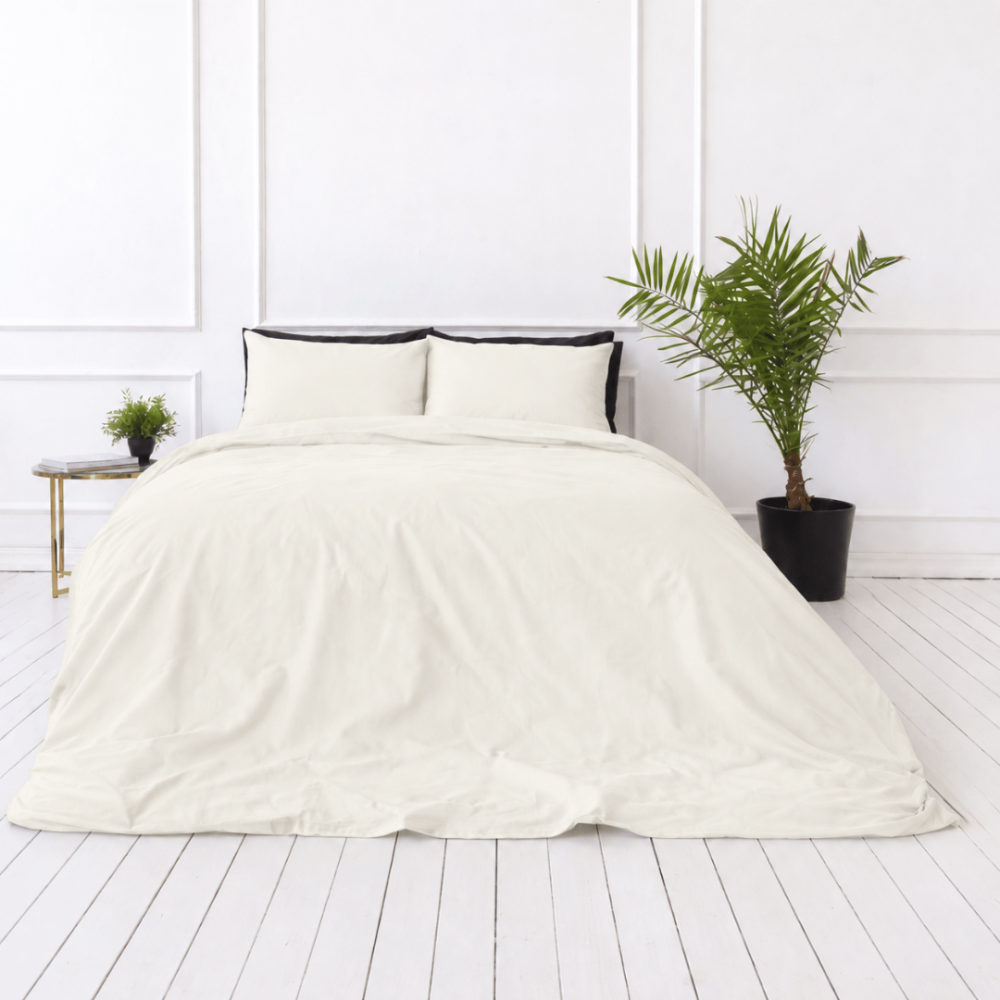 Premium satin bettwäsche set "Snow White sateen". Mako Satin Bettwäsche, 135/140x200 cm, 155x220 cm, 160x200 cm, 180x200 cm, 200x200 cm, 200x220 cm, 220x240 cm. Schlicht gestaltete bettwäsche-garnitur mit einer feinen cremefarbenen nuance. Premium satin bettwäsche set "Snow White sateen". Mako Satin Bettwäsche, 135/140x200 cm, 155x220 cm, 160x200 cm, 180x200 cm, 200x200 cm, 200x220 cm, 220x240 cm. Schlicht gestaltete bettwäsche-garnitur mit einer feinen cremefarbenen nuance.