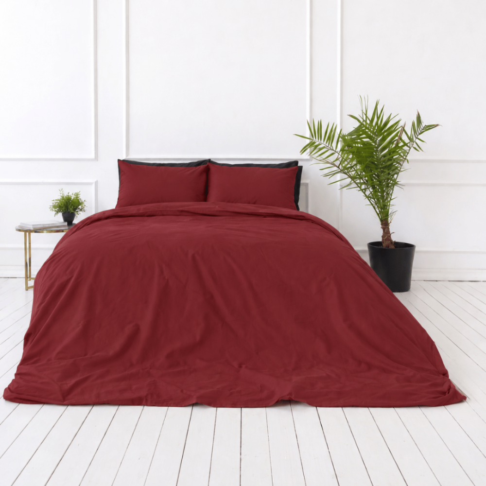 Premium satin bettwäsche set "Sun-dried Tomato sateen". Mako Satin Bettwäsche, 135/140x200 cm, 155x220 cm, 160x200 cm, 180x200 cm, 200x200 cm, 200x220 cm, 220x240 cm. Bettwäsche-garnitur mit schlichtem design in dezentem weinrot. Premium satin bettwäsche set "Sun-dried Tomato sateen". Mako Satin Bettwäsche, 135/140x200 cm, 155x220 cm, 160x200 cm, 180x200 cm, 200x200 cm, 200x220 cm, 220x240 cm. Bettwäsche-garnitur mit schlichtem design in dezentem weinrot.