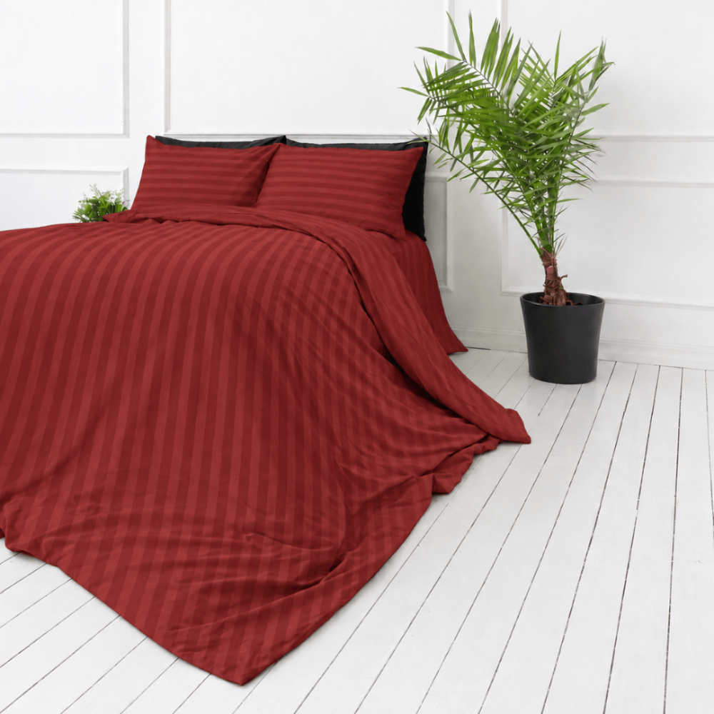 Premium satin bettwäsche set "Sun-dried Tomato Stripe Sateen". Mako Satin Bettwäsche, 135/140x200 cm, 155x220 cm, 160x200 cm, 180x200 cm, 200x200 cm, 200x220 cm, 220x240 cm. Deckenbezug in bordeauxrot mit längsstreifen. Premium satin bettwäsche set "Sun-dried Tomato Stripe Sateen". Mako Satin Bettwäsche, 135/140x200 cm, 155x220 cm, 160x200 cm, 180x200 cm, 200x200 cm, 200x220 cm, 220x240 cm. Deckenbezug in bordeauxrot mit längsstreifen.