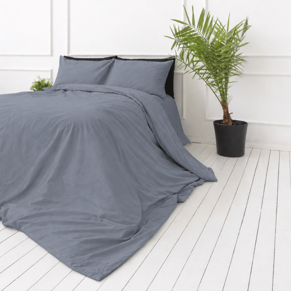 Premium satin bettwäsche set "Tradewinds sateen". Mako Satin Bettwäsche, 135/140x200 cm, 155x220 cm, 160x200 cm, 180x200 cm, 200x200 cm, 200x220 cm, 220x240 cm. Decken- und polsterbezüge in blaugrauer farbe. Premium satin bettwäsche set "Tradewinds sateen". Mako Satin Bettwäsche, 135/140x200 cm, 155x220 cm, 160x200 cm, 180x200 cm, 200x200 cm, 200x220 cm, 220x240 cm. Decken- und polsterbezüge in blaugrauer farbe.