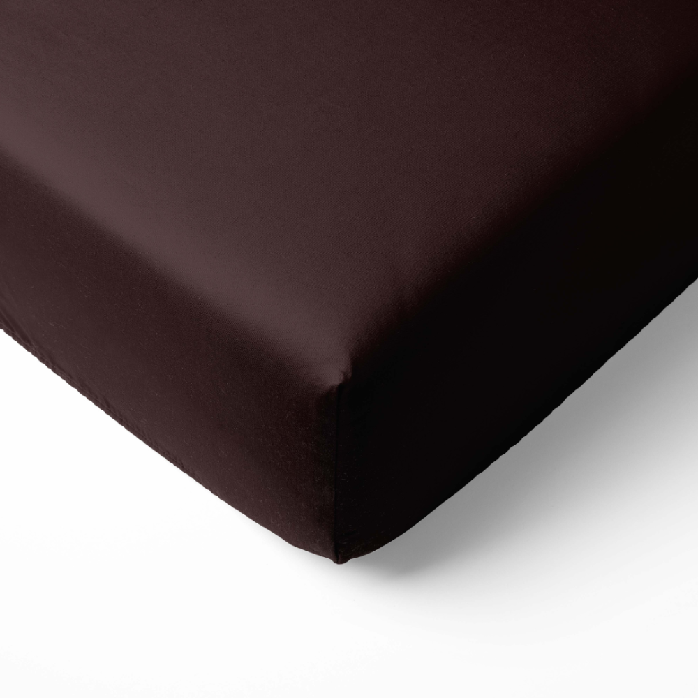 Satin Spannbettlaken „Chesnut glow“. Spannbettlaken 90x200, 90x200 cm, 120x200 cm, 135/140x200 cm, 155/160x200 cm, 180x200 cm. Luxuriöses dunkelrotes bettlaken, das perfekt zu jedem schlafzimmerinterieur passt.