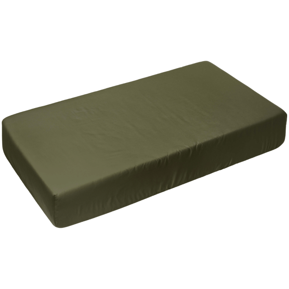 Satin Spannbettlaken „Moss Green Sateen“. Spannbettlaken 160x200, 90x200 cm, 135/140x200 cm, 160x200 cm, 180x200 cm. Unifarbenes spannleintuch in olivgrün ohne muster. Satin Spannbettlaken „Moss Green Sateen“. Spannbettlaken 160x200, 90x200 cm, 135/140x200 cm, 160x200 cm, 180x200 cm. Unifarbenes spannleintuch in olivgrün ohne muster.