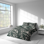Premium satin bettwäsche set "Blooming Forest". Bettwäsche aus Satin, 135/140x200 cm, 200x200 cm, 200x220 cm. Bettwäsche-set in sattem dunkelgrün mit baumzweigen und verstreuten blüten, die ein elegantes botanisches thema schaffen.