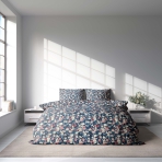 Satin bettwäsche set "Bouquet". Bettwäsche aus Satin, 135/140x200 cm, 200x200 cm, 200x220 cm. Gelassene dunkelblaue bettwäsche mit komplizierten blumenmotiven in hellblauen, rosa und roten farbtönen.