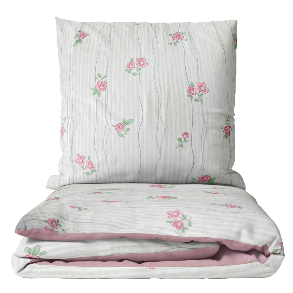 Satin bettwäsche set "Charming". Bettwäsche aus Satin, 135/140x200 cm, 200x200 cm, 200x220 cm. Schicke weiße bettwäsche mit rosa rosen und kleinen blumen auf vertikalen grauen linien.