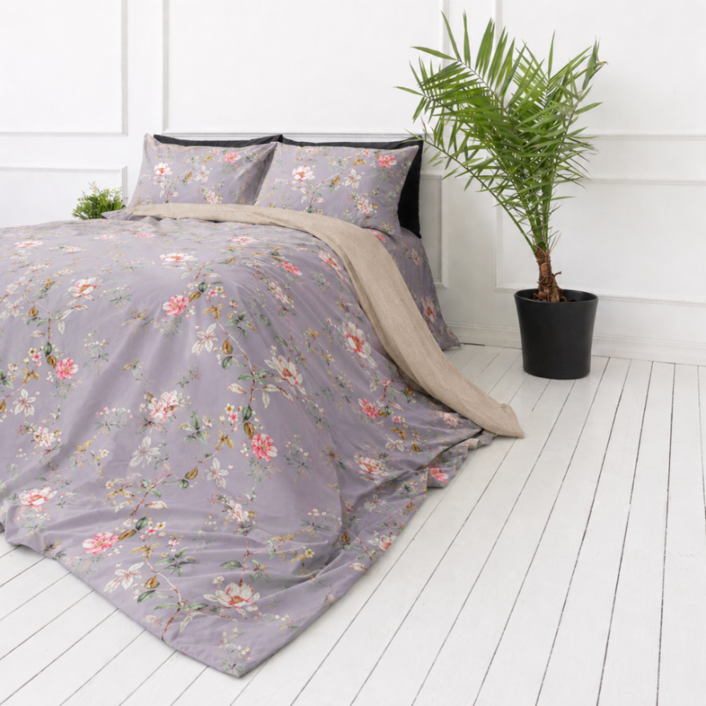 Satin bettwäsche set "Daphne". Bettwäsche 135x200, 135/140x200 cm, 200x200 cm, 200x220 cm. Hellviolette bettwäsche mit rosafarbenen und weißen blüten Satin bettwäsche set "Daphne". Bettwäsche 135x200, 135/140x200 cm, 200x200 cm, 200x220 cm. Hellviolette bettwäsche mit rosafarbenen und weißen blüten