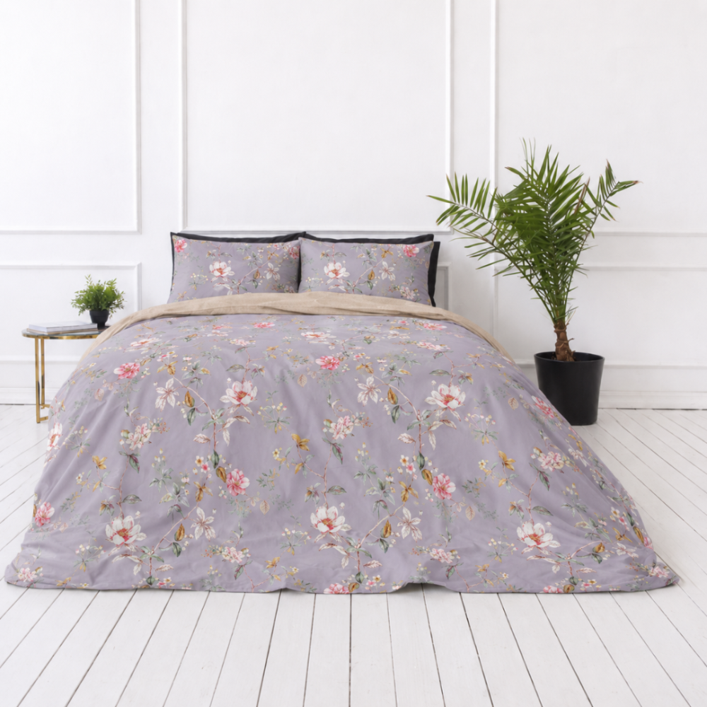 Satin bettwäsche set "Daphne". Bettwäsche 135x200, 135/140x200 cm, 200x200 cm, 200x220 cm. Florales baumwollsatin-bettwäsche-set auf grau-violetter basis Satin bettwäsche set "Daphne". Bettwäsche 135x200, 135/140x200 cm, 200x200 cm, 200x220 cm. Florales baumwollsatin-bettwäsche-set auf grau-violetter basis