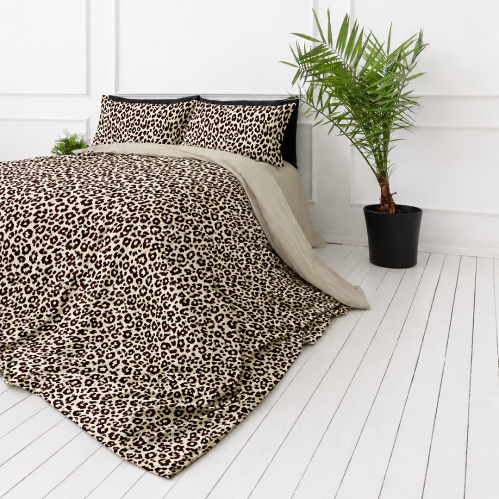 Satin bettwäsche set "Exotic Leopard". Beige Bettwäsche, 135/140x200 cm, 200x200 cm, 200x220 cm. Sandfarbenes bettwäsche-set mit schwarz-braunen leo-motiven Satin bettwäsche set "Exotic Leopard". Beige Bettwäsche, 135/140x200 cm, 200x200 cm, 200x220 cm. Sandfarbenes bettwäsche-set mit schwarz-braunen leo-motiven