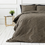 Premium satin bettwäsche set "Frisson". Bettwäsche 155x200, 135/140x200 cm, 150x200 cm, 155/160x200 cm, 180x200 cm, 200x200 cm, 200x220 cm. Zartes dunkelbraunes bettwäsche-set mit dichtem muster kleiner weißer blüten.