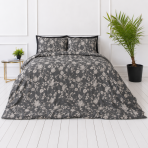 Premium satin bettwäsche set "Lunar Rose". Bettwäsche 135x200, 135/140x200 cm, 150x200 cm, 155/160x200 cm, 180x200 cm, 200x200 cm, 200x220 cm. Zartes graues bettwäscheset mit hellen rosenzweigen und -blüten, perfekt für ein sanftes, blumiges ambiente in jedem raum.