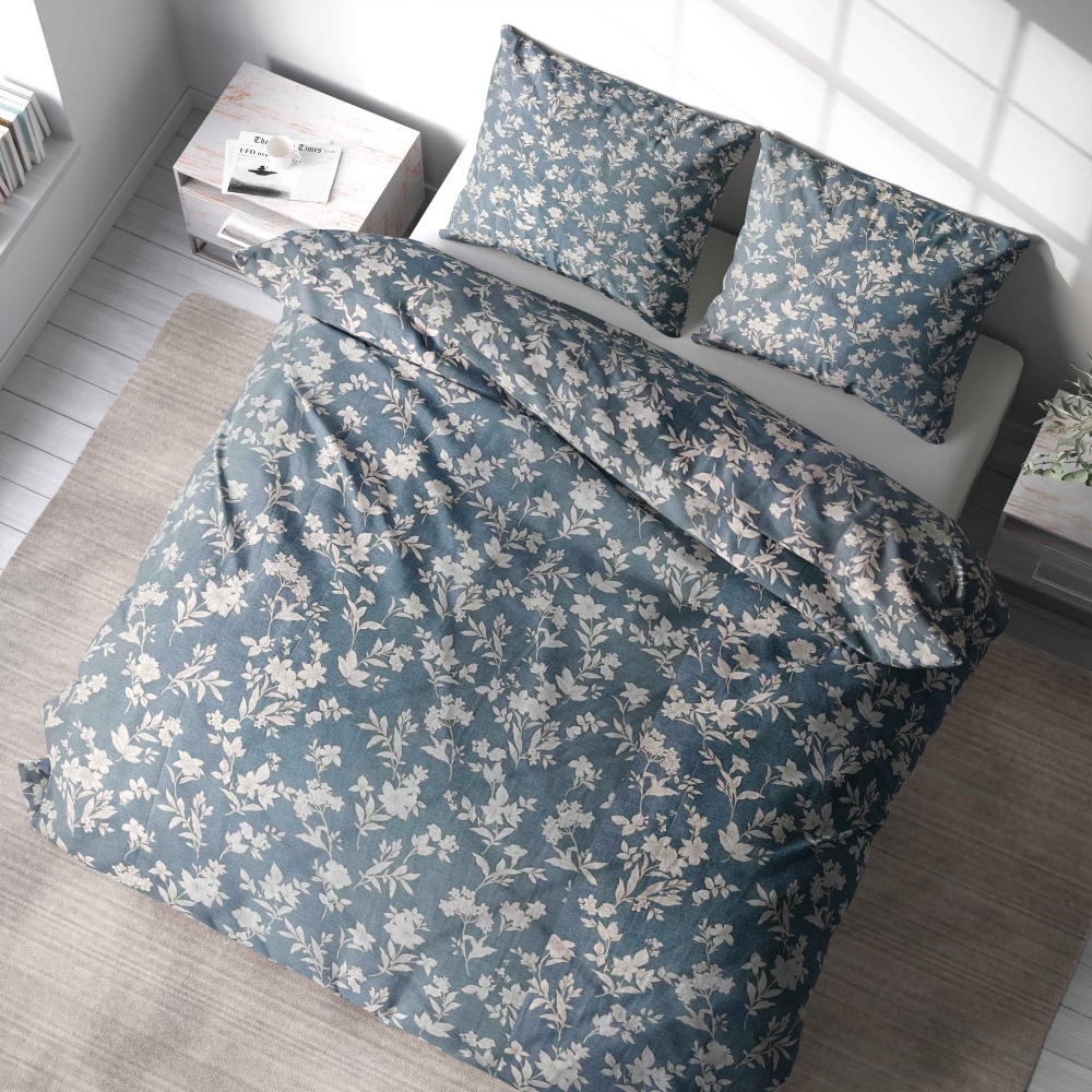 Satin bettwäsche set "Meadow". Bettwäsche aus Satin, 135/140x200 cm, 200x200 cm, 200x220 cm. Gedämpftes graublau der bettwäsche mit hellbraunen blumenmotiven für einen raffinierten touch