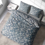 Satin bettwäsche set "Meadow". Bettwäsche aus Satin, 135/140x200 cm, 200x200 cm, 200x220 cm. Gedämpftes graublau der bettwäsche mit hellbraunen blumenmotiven für einen raffinierten touch