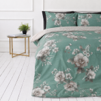 Satin bettwäsche set "Sage Whisper". Gemusterte Bettwäsche, 135/140x200 cm, 150x200 cm, 155/160x200 cm, 180x200 cm, 200x200 cm, 200x220 cm. Elegantes grünes bettwäscheset mit zarten grauen blumen und blättern für einen ruhigen schlafzimmer-look.