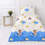 Premium satin bettwäsche set "Sailor“. Bettwäsche 135x200, 135/140x200 cm. Helles bettwäsche-design mit blauen booten, wolken und gelben details.