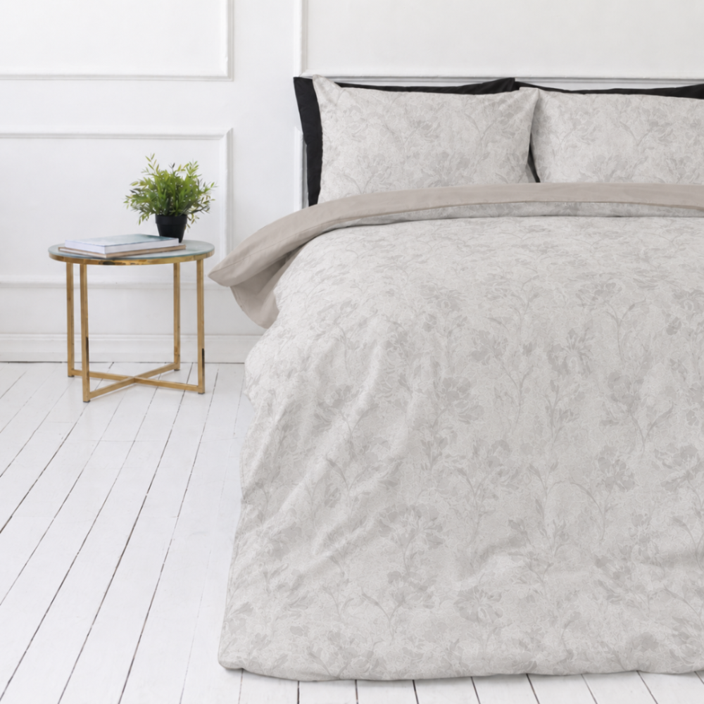 Premium satin bettwäsche set "Sand Damask". Beige Bettwäsche, 135/140x200 cm, 200x200 cm, 200x220 cm. Edles beige baumwollsatin-bettzeug mit feinem blumigem damastmuster und schwarzen akzenten. Premium satin bettwäsche set "Sand Damask". Beige Bettwäsche, 135/140x200 cm, 200x200 cm, 200x220 cm. Edles beige baumwollsatin-bettzeug mit feinem blumigem damastmuster und schwarzen akzenten.