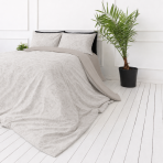 Premium satin bettwäsche set "Sand Damask". Beige Bettwäsche, 135/140x200 cm, 200x200 cm, 200x220 cm. Stilvolles cremefarbenes baumwollsatin-bettzeug mit zartem pflanzendekor und kontrastierenden dunklen details. Premium satin bettwäsche set "Sand Damask". Beige Bettwäsche, 135/140x200 cm, 200x200 cm, 200x220 cm. Stilvolles cremefarbenes baumwollsatin-bettzeug mit zartem pflanzendekor und kontrastierenden dunklen details.