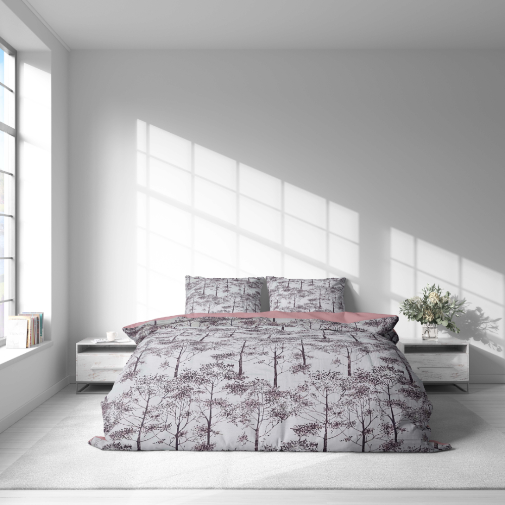 Premium satin bettwäsche set "Silent Grove". Bettwäsche aus Satin, 135/140x200 cm, 200x200 cm, 200x220 cm. Elegantes bettwäsche-set mit baumdesign und rosafarbener innenseite.
