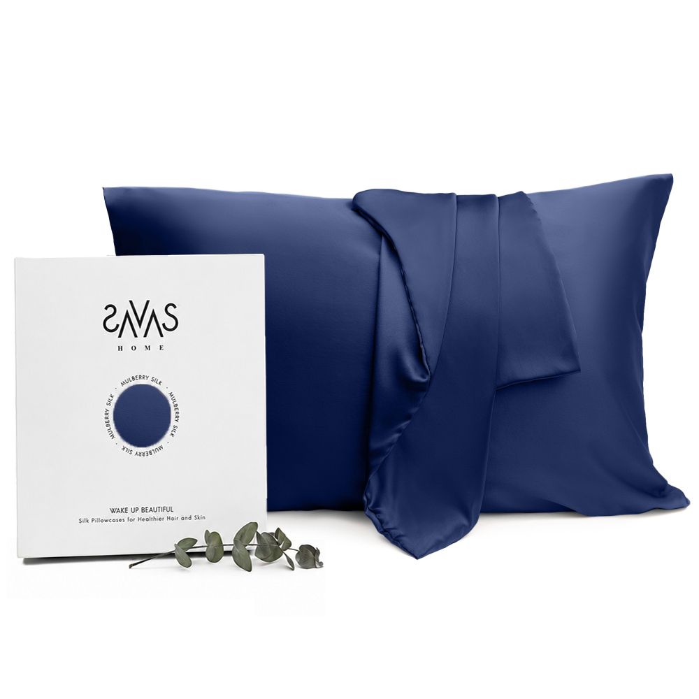 Seidenkissenbezug „Indigo“. Kissenbezüge 50x60. Dunkelblauer seiden-kissenbezug, glatt und elegant, für ein kühles und luxuriöses schlaferlebnis. Seidenkissenbezug „Indigo“. Kissenbezüge 50x60. Dunkelblauer seiden-kissenbezug, glatt und elegant, für ein kühles und luxuriöses schlaferlebnis.
