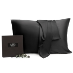 Der Seidenkissenbezug „Obsidian Silk“. Seidenkissenbezug. Schwarzer seidenkissenbezug mit elegantem glanz, der luxus und raffinesse verleiht.