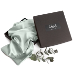 Der Seidenkissenbezug „Spearmint“. Seidenkissenbezug. Luxuriöser kopfkissenbezug aus mintfarbener seide, der eleganz und einen erfrischenden farbton für einen erholsamen schlaf miteinander verbindet.