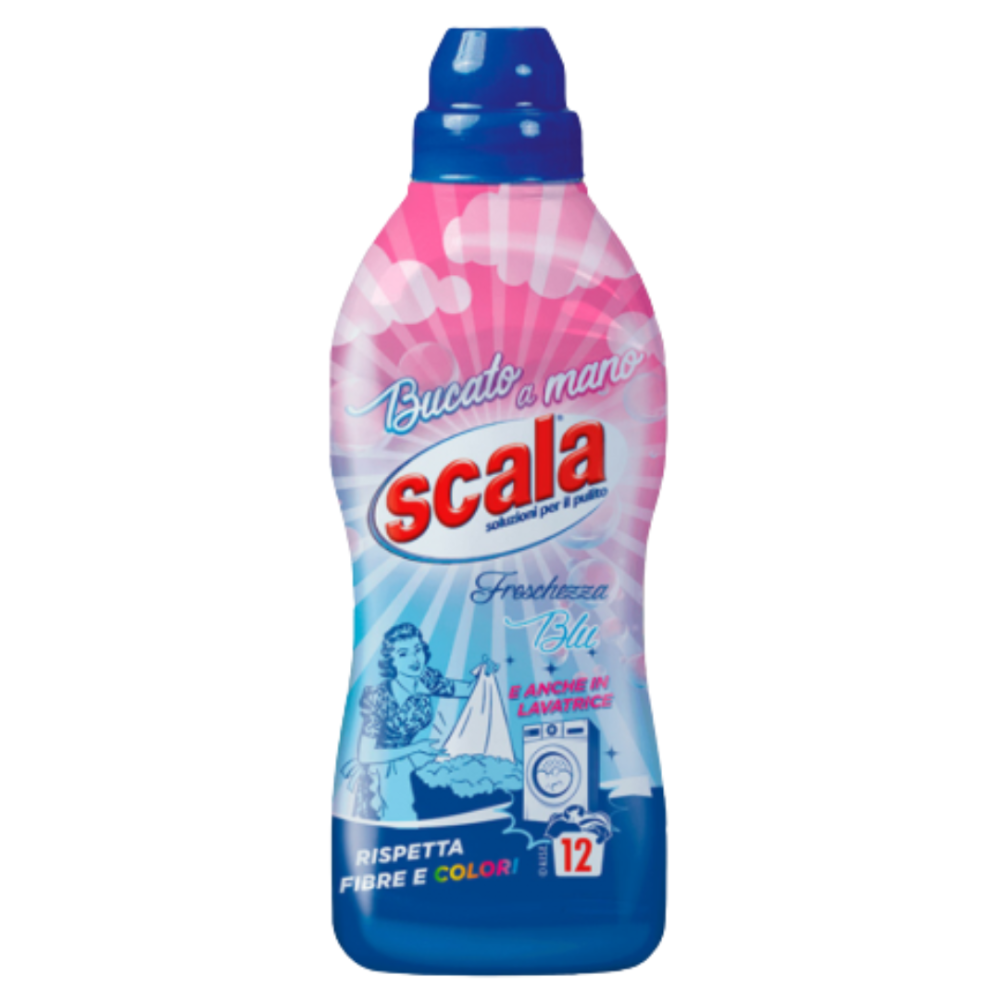 Flüssigwaschmittel "Scala delicate liquid laundry detergent". Reinigungsmittel. Scala flüssigwaschmittel für feinwäsche neben einem weichen wollpullover