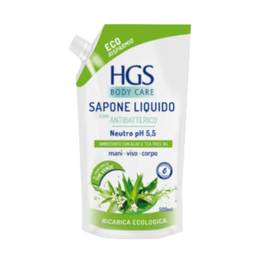 Flüssige Handseife „HGS liquid soap“. Seife. Hgs flüssigseife in einer transparenten flasche am waschbeckenrand neben einem handtuch Flüssige Handseife „HGS liquid soap“. Seife. Hgs flüssigseife in einer transparenten flasche am waschbeckenrand neben einem handtuch