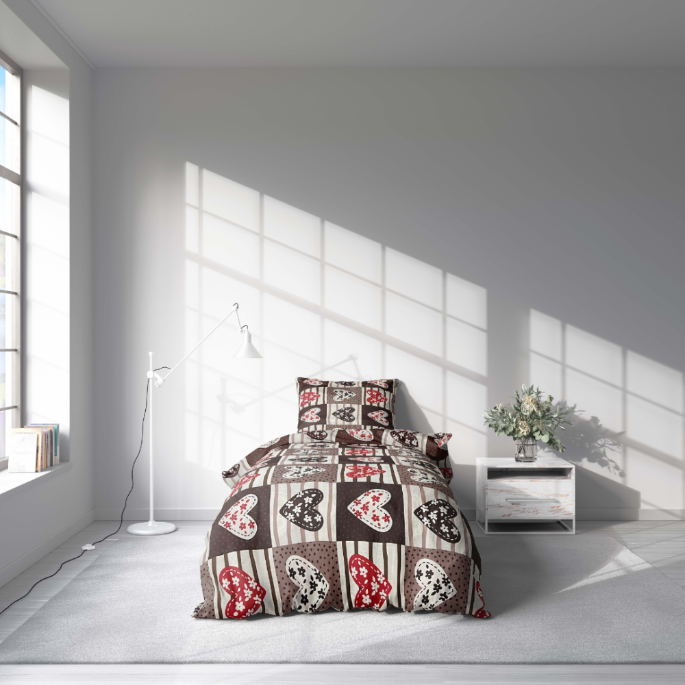 Babybettwäsche ”Brown love tiles”. Babybettwäsche, 100x140 cm. Buntes bettwäscheset mit herzmustern in brauntönen und blumenmotiven, das einen verspielten und eleganten akzent in ihr schlafzimmer bringt.