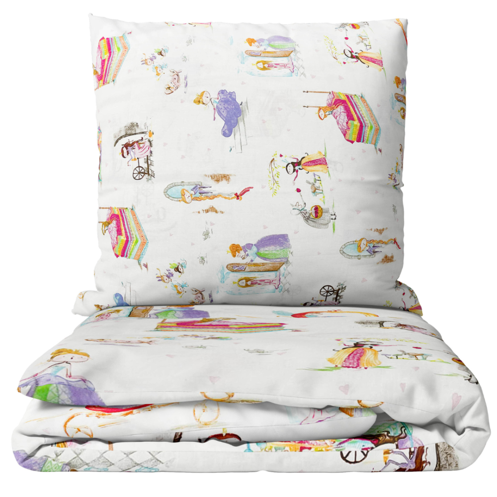 Babybettwäsche ”Fairy tales”. Babybettwäsche, 100x140 cm. Magisches bettwäscheset mit prinzessinnen, burgen und märchenhaften elementen, perfekt, um eine märchenatmosphäre im kinderzimmer zu schaffen.