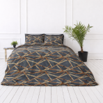 Bettwäsche set "Zafirion". Bettwäsche 155x200, 135/140x200 cm, 150x200 cm, 155/160x200 cm. Dunkles bettwäsche-design mit frei verlaufenden goldenen linien. Bettwäsche set "Zafirion". Bettwäsche 155x200, 135/140x200 cm, 150x200 cm, 155/160x200 cm. Dunkles bettwäsche-design mit frei verlaufenden goldenen linien.