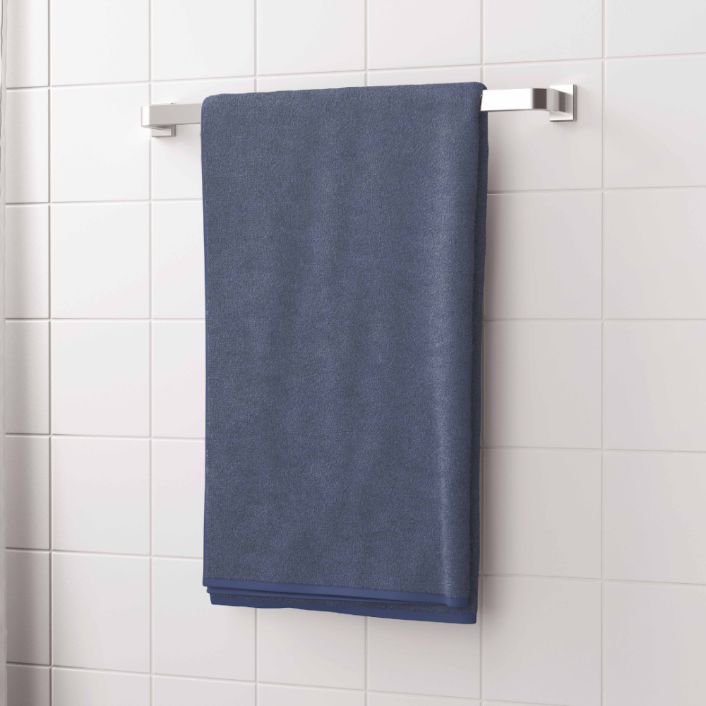 Badetuch „Grey Softness“, 70x140 cm. Tiefgraues handtuch mit klarer, schlichter optik