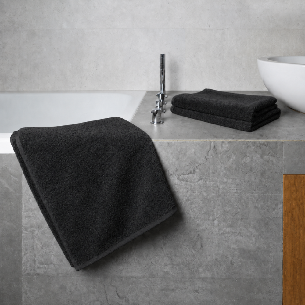Badetuch „Obsidian Softness“, 70x140 cm. Elegante schwarze handtücher mit feiner, dezenter textur