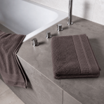 Badetuch „Royal Brown towel“, 70x140 cm. Braunes badetuch mit strukturierter oberfläche und eleganter zierkante. Badetuch „Royal Brown towel“, 70x140 cm. Braunes badetuch mit strukturierter oberfläche und eleganter zierkante.
