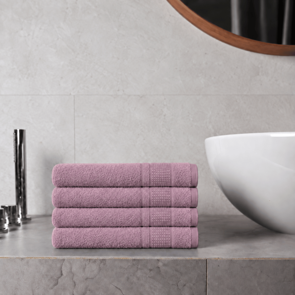 Badetuch „Royal Grape towel“, 70x140 cm. Badetuch in sanftem violett mit stilvoller gestreifter zierbordüre. Badetuch „Royal Grape towel“, 70x140 cm. Badetuch in sanftem violett mit stilvoller gestreifter zierbordüre.