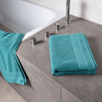 Badetuch „Royal Turquoise towel“, 70x140 cm. Türkises badetuch mit strukturierter oberfläche und stilvollem abschlussrand. Badetuch „Royal Turquoise towel“, 70x140 cm. Türkises badetuch mit strukturierter oberfläche und stilvollem abschlussrand.