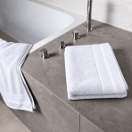 Badetuch „Royal White towel“, 70x140 cm. Weißes badetuch mit strukturierter oberfläche und eleganter zierkante. Badetuch „Royal White towel“, 70x140 cm. Weißes badetuch mit strukturierter oberfläche und eleganter zierkante.